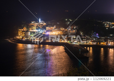 《静岡県》稲取港の夜景・伊豆の街並み 《静岡県》稲取港の夜景・伊豆の街並み 112069221