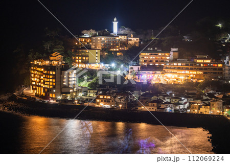《静岡県》稲取港の夜景・伊豆の街並み 《静岡県》稲取港の夜景・伊豆の街並み 112069224