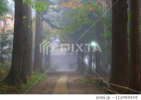 世界遺産 平泉中尊寺の紅葉 世界遺産 平泉中尊寺の紅葉 112069848