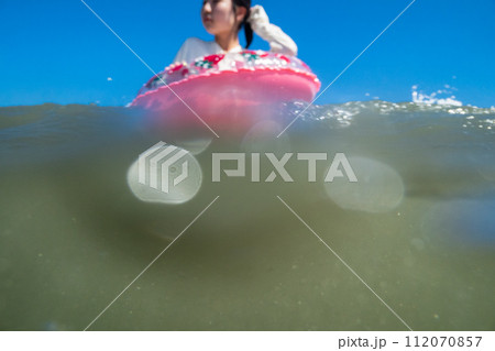 Ocean bathing 112070857