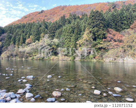 早出川渓谷の紅葉 新潟県五泉市 早出川渓谷の紅葉 新潟県五泉市 112071152