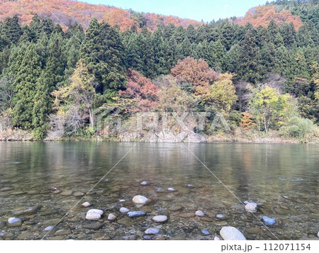 早出川渓谷の紅葉 新潟県五泉市 早出川渓谷の紅葉 新潟県五泉市 112071154