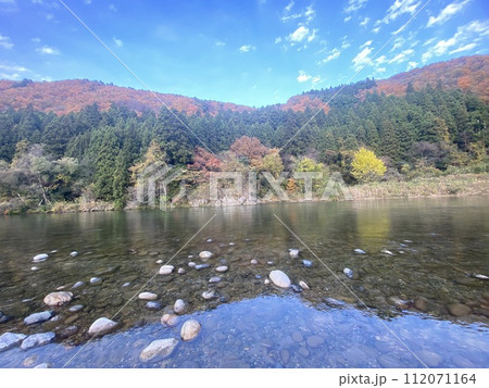 早出川渓谷の紅葉 新潟県五泉市 早出川渓谷の紅葉 新潟県五泉市 112071164