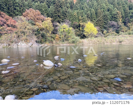 早出川渓谷の紅葉 新潟県五泉市 早出川渓谷の紅葉 新潟県五泉市 112071176