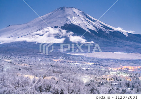 《山梨県》冬の富士山・雪景色の山中湖パノラマ台 112072001