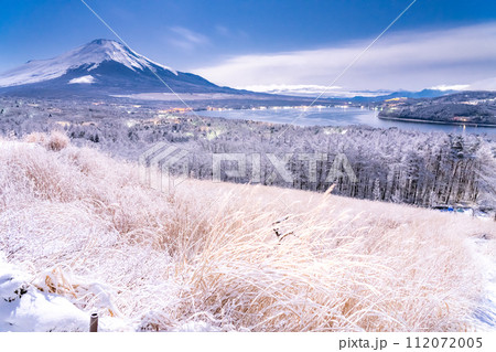 《山梨県》冬の富士山・雪景色の山中湖パノラマ台 112072005