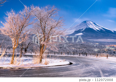 《山梨県》冬の富士山・雪景色の山中湖パノラマ台 112072008
