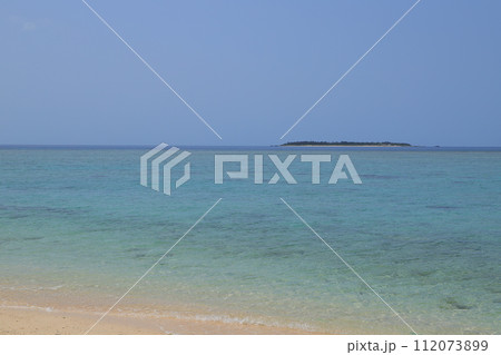 沖縄の青い海と青い空 沖縄の青い海と青い空 112073899