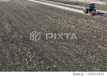 田んぼ 土作り 112074201