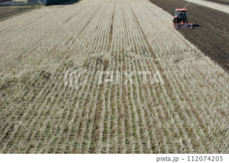 田んぼ 土作り 112074205