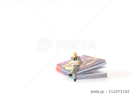 World Book Day concept, Miniature people elderly guy reading a book alone 112075182