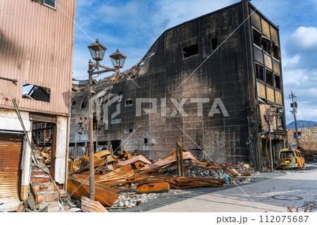 能登半島地震 輪島朝市通りの被災現場の風景 能登半島地震 輪島朝市通りの被災現場の風景 112075687