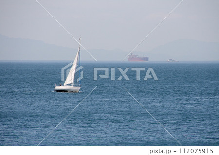今治大角鼻付近より大三島方面の海の風景 今治大角鼻付近より大三島方面の海の風景 112075915