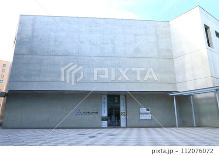 秋田県立美術館 112076072