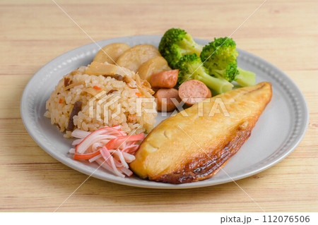 塩サバとかやくご飯のワンプレート 塩サバとかやくご飯のワンプレート 112076506