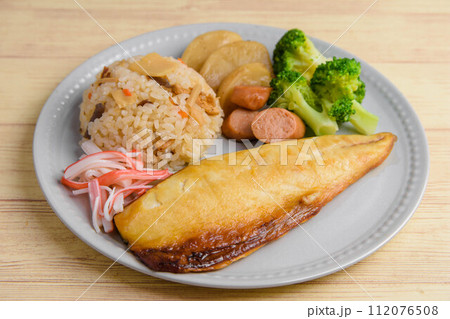 塩サバとかやくご飯のワンプレート 塩サバとかやくご飯のワンプレート 112076508