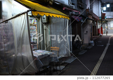 昔ながらの本屋さん 112077265