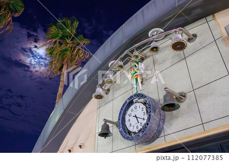 美しい温泉地、熱海の街と港の夜景。  日本国静岡県熱海市にて。 2023年11月23日撮影。  Ni 112077385