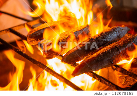 土佐の藁焼き鰹のタタキ! 112078165
