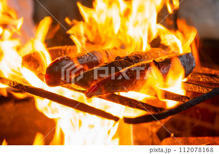 土佐の藁焼き鰹のタタキ! 112078168