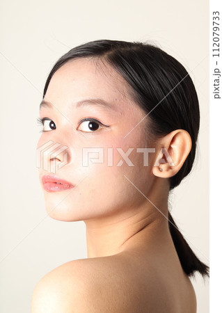 美しい女性 112079733