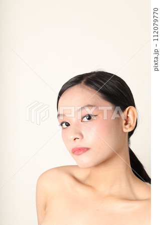 美しい女性 112079770