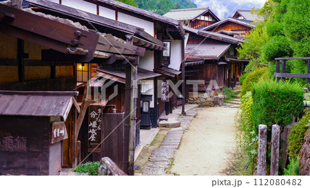 妻籠宿　寺下の町並み 112080482