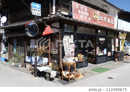 中馬のおひなさま期間中の足助の商店 112080673