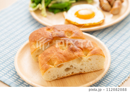 パンの朝食イメージ 112082088
