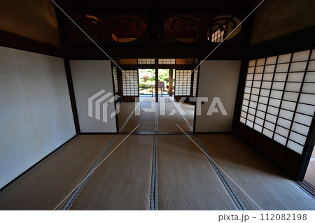 土佐国「高知城」の本丸・天守閣の内部と城下町の眺望 土佐国「高知城」の本丸・天守閣の内部と城下町の眺望 112082198