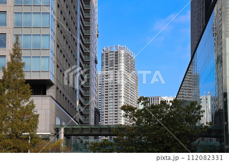 Nov 27 2023 Office Building with Skyline in Metropolitan Area Nov 27 2023 Office Building with Skyline in Metropolitan Area 112082331