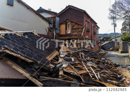 能登半島地震 倒壊した建物 112082985