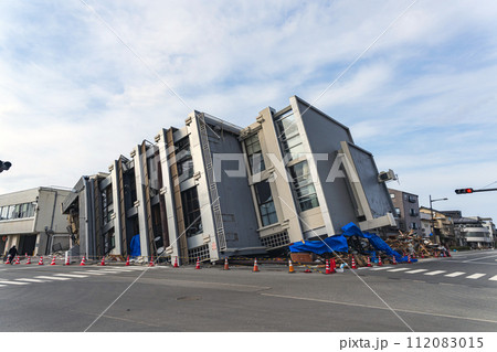 能登半島地震 倒壊したビル 112083015