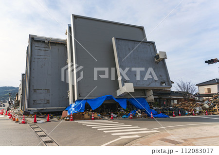 能登半島地震 倒壊したビル 112083017