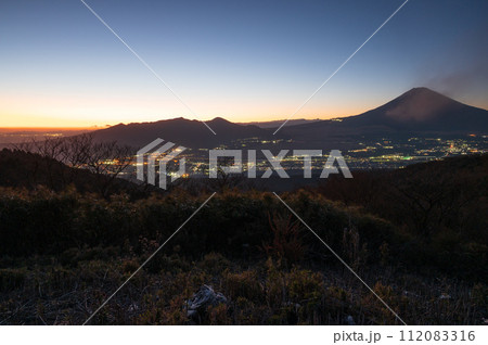 箱根から眺める御殿場の夜景　箱根スカイライン 112083316