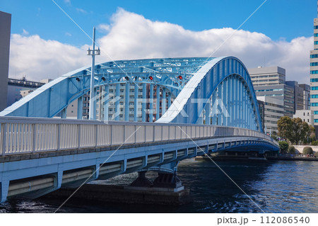 隅田川に架かる名橋 永代橋(東京都江東区) 隅田川に架かる名橋 永代橋(東京都江東区) 112086540