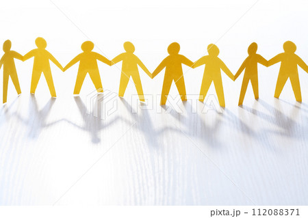 Paper Men Handshake Paper Men Handshake 112088371