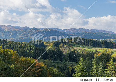 日本 青森県弘前市の山中の風景 日本 青森県弘前市の山中の風景 112088656