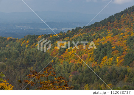 日本 青森県青森市にある岩木山展望所から見える風景と紅葉 日本 青森県青森市にある岩木山展望所から見える風景と紅葉 112088737