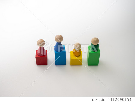 カラフルな積み木 カラフルな積み木 112090154