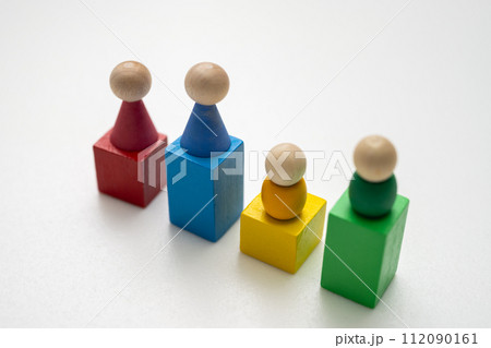カラフルな積み木 112090161