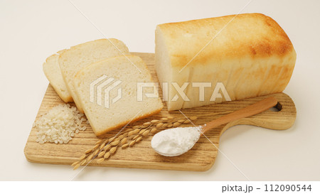 米粉パン・イメージ｜米粉パンと米粉と白米と稲穂 112090544