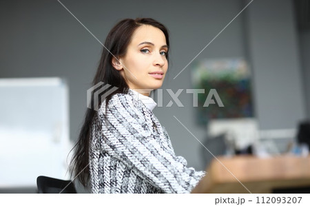 Pretty employee in costume 112093207