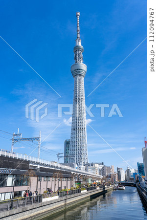 北十間川河川テラスから見る東京スカイツリーと東京ミズマチ 東京都 墨田区 北十間川河川テラスから見る東京スカイツリーと東京ミズマチ 東京都 墨田区 112094767