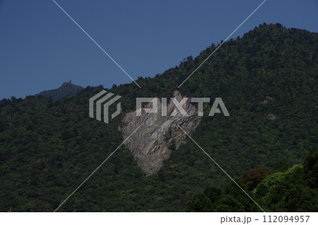 山の崩落地 112094957