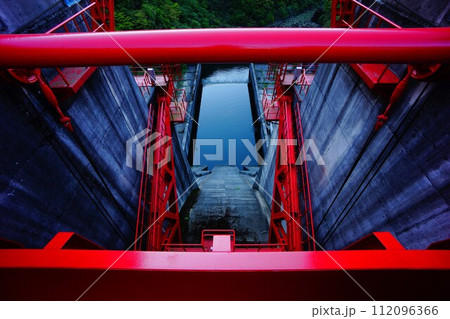 八戸ダムのラジアルゲート 112096366