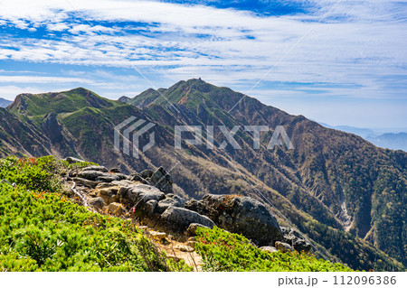 中央アルプス縦走登山千畳敷から空木岳 熊沢岳 中央アルプス縦走登山千畳敷から空木岳 熊沢岳 112096386