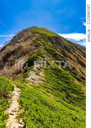 中央アルプス縦走登山千畳敷から空木岳 檜尾岳の稜線 中央アルプス縦走登山千畳敷から空木岳 檜尾岳の稜線 112096387