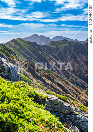 中央アルプス縦走登山千畳敷から空木岳 空木岳と南駒ヶ岳 中央アルプス縦走登山千畳敷から空木岳 空木岳と南駒ヶ岳 112096586
