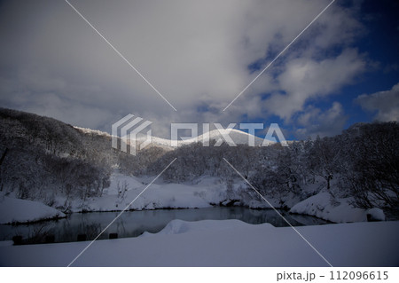 冬の地獄沼（青森県） 112096615